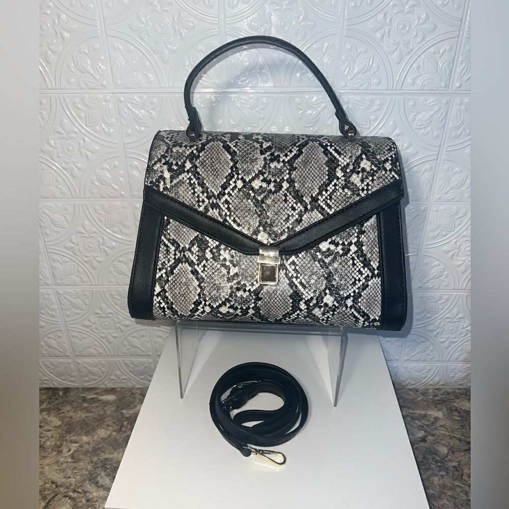 NWOT Alyssa Snakeskin Handbag with Black Accents
